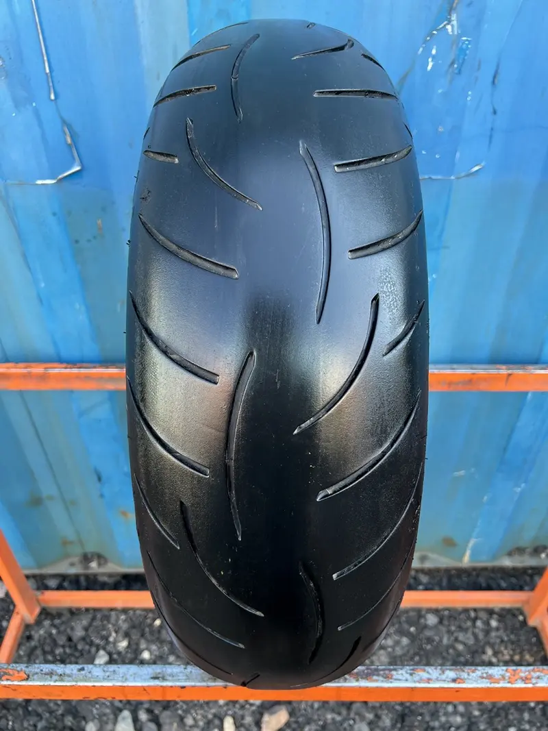 Мотошина б/у 180/55 R17 Metzeler Roadtec Z8